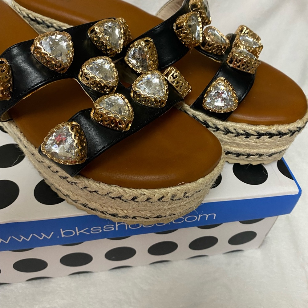 Crystal platform